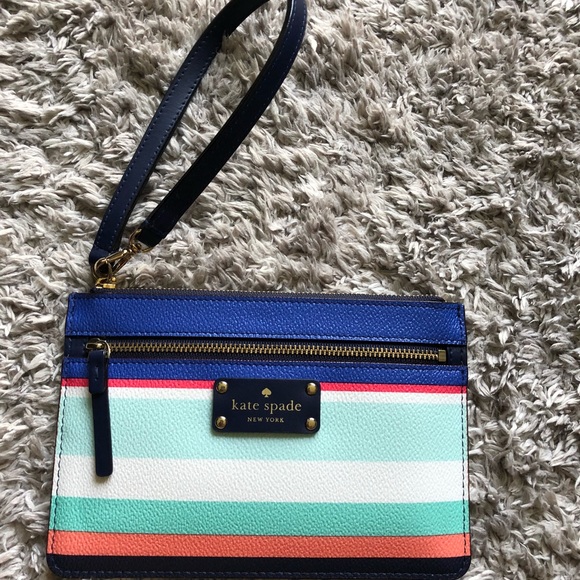kate spade Handbags - Kate Spade Wristlet
